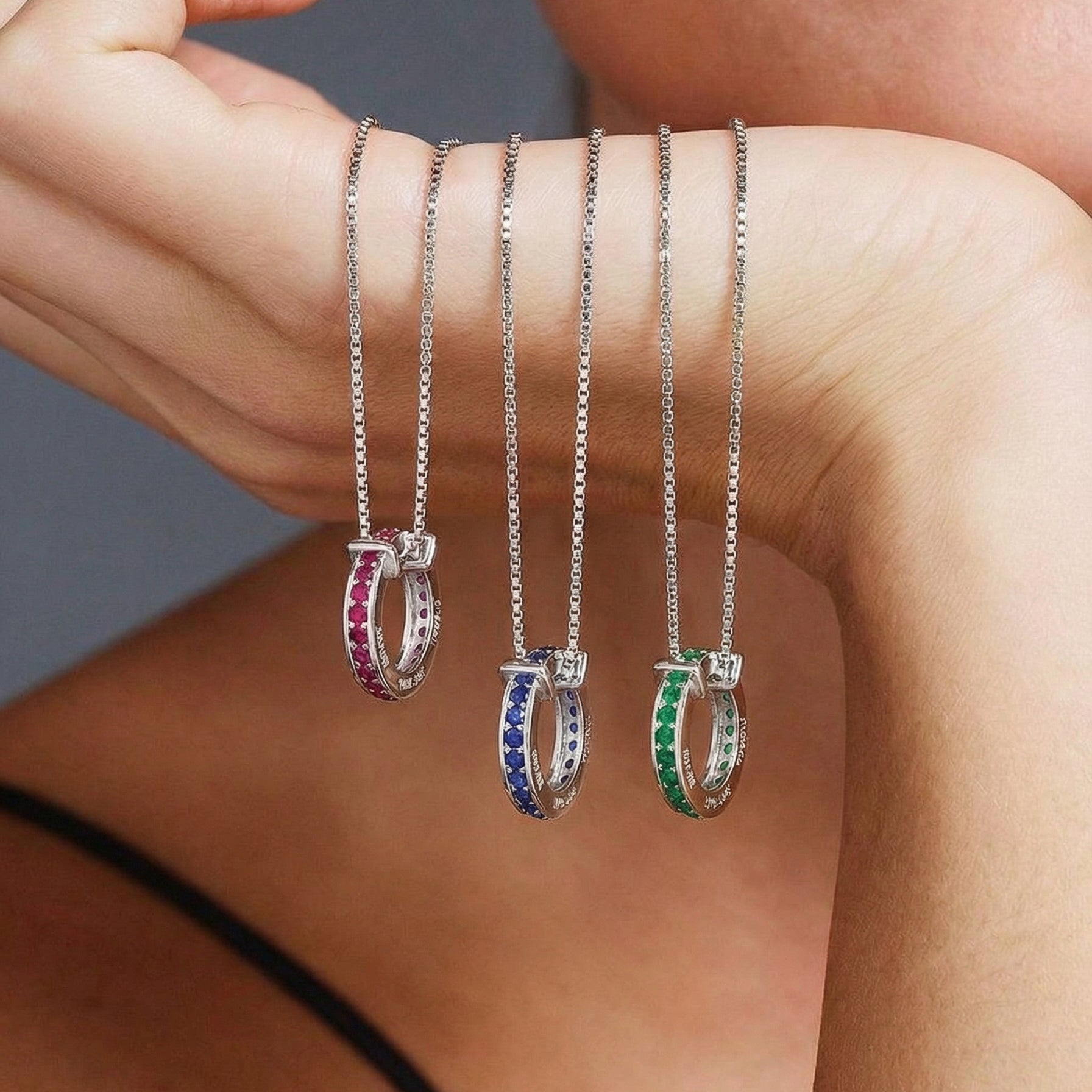 Personalized Family Name Circle Necklace – Custom Engraved Birthstone Pendant SN041